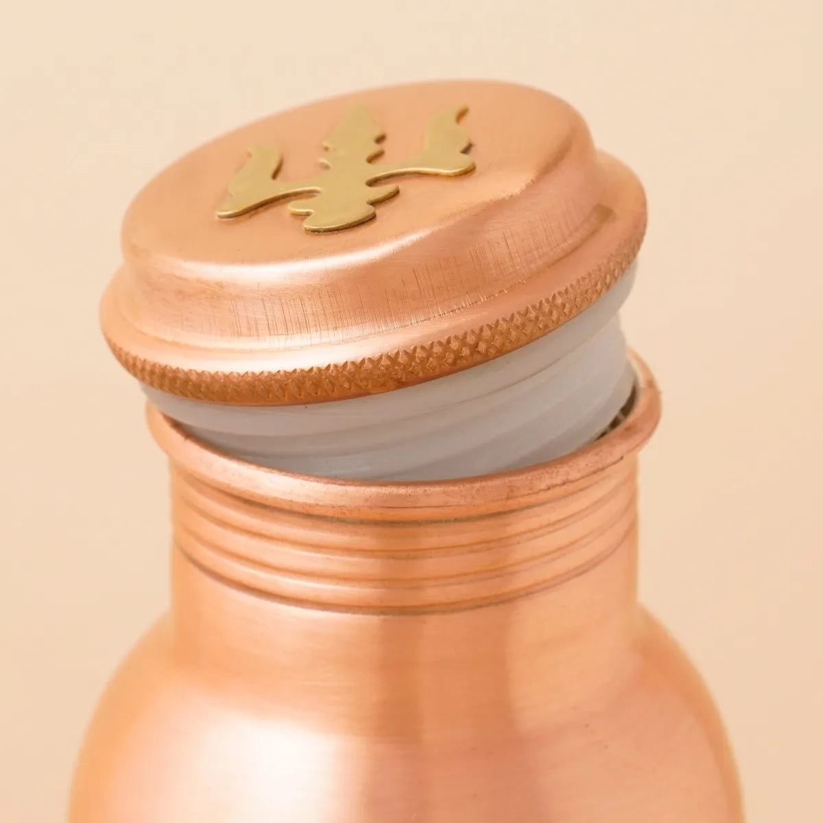 Yoga Yoga Yogeshwaraya Silver Lined Copper Bottle - Big 950ml